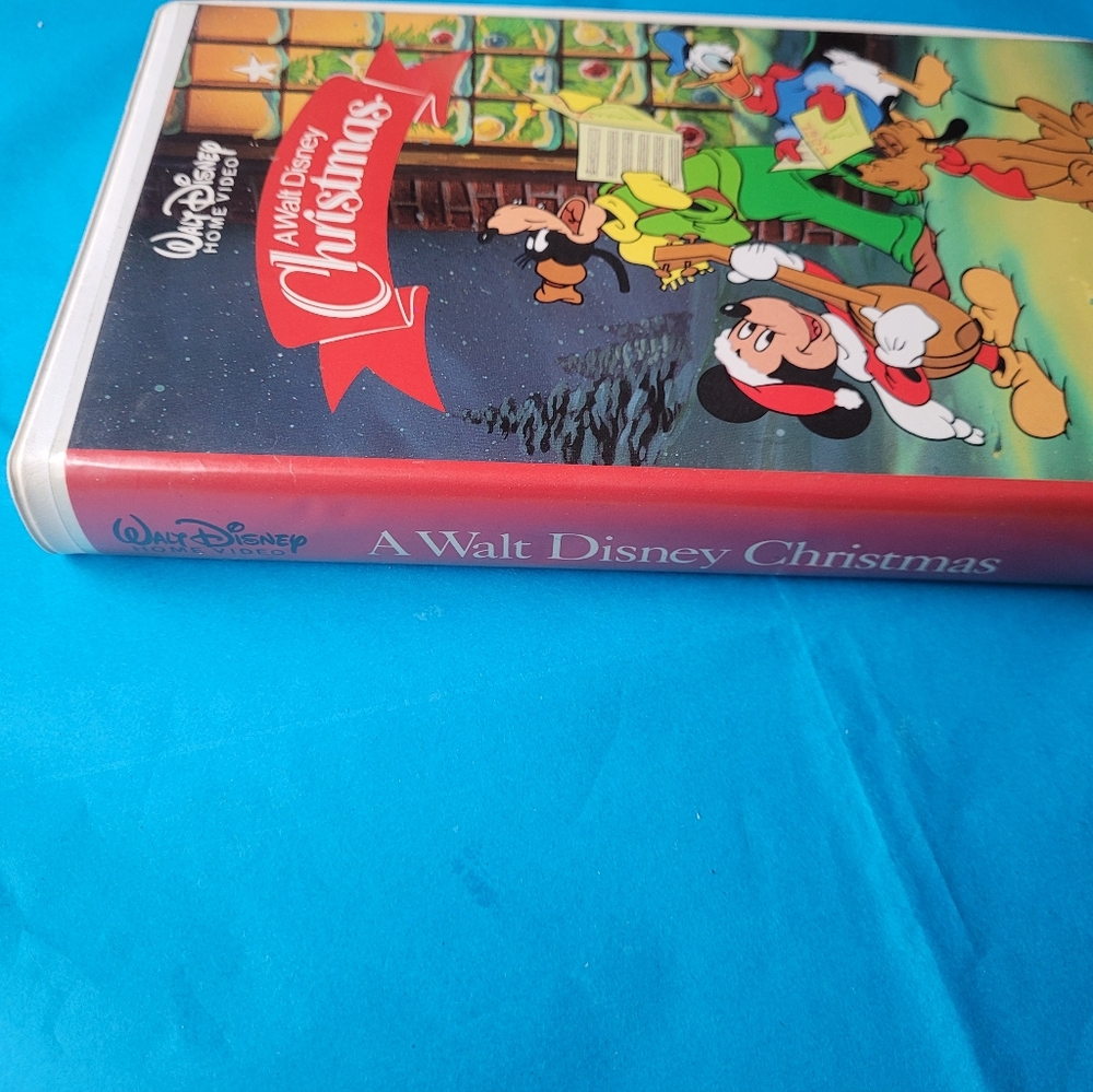 Walt Disney Christmas VHS - Picture 4 of 4